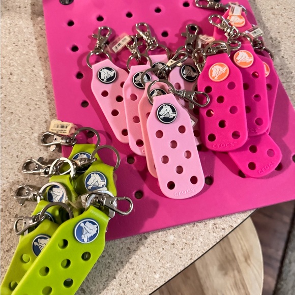 Crocs Bag Keychain - Picture 9 of 9
